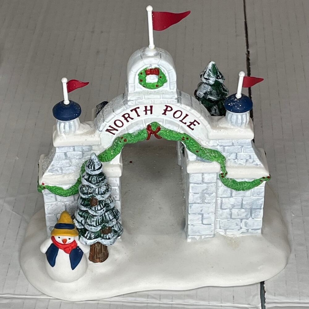 Dept. 56 North Pole Series "North Pole Gate" Heritage Village Collection. MINT